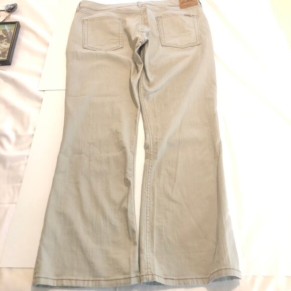 Own a Piece of Denim History: Authentic Levi's Wide-Leg Woven Cotton Pants! - Picture 6 of 10